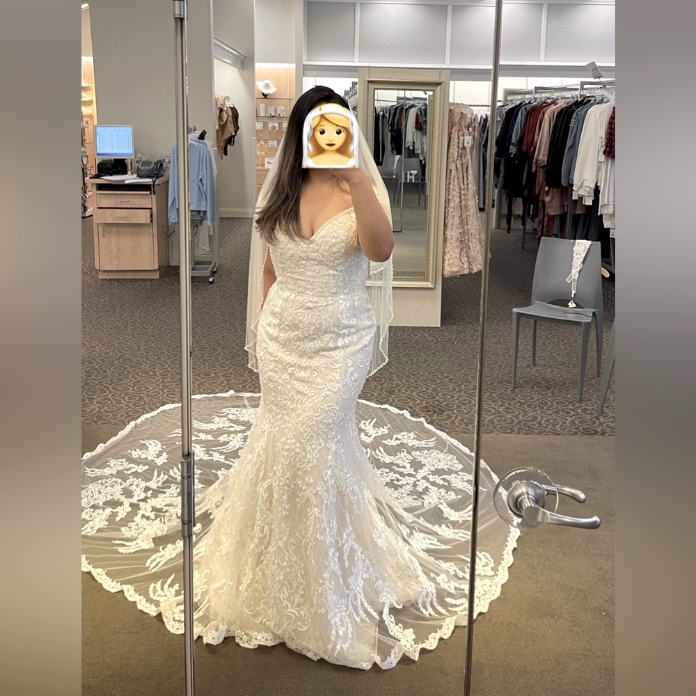Sleeve Off Shoulder Wedding Dress by OLEG CASSINI
Size: 12
Colour: Champagne